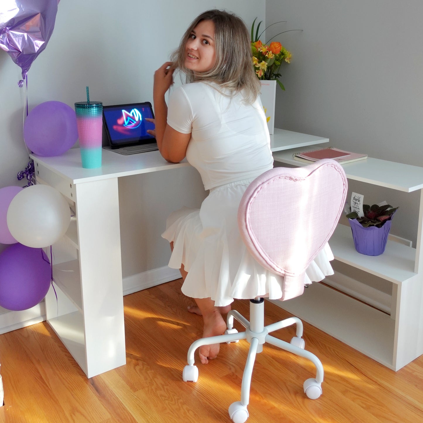 Love Shape Swivel Leisure Chair On Wheels Upholstery Home Office Computer Chair Linen Fabric Vanity Seat For Girls Women